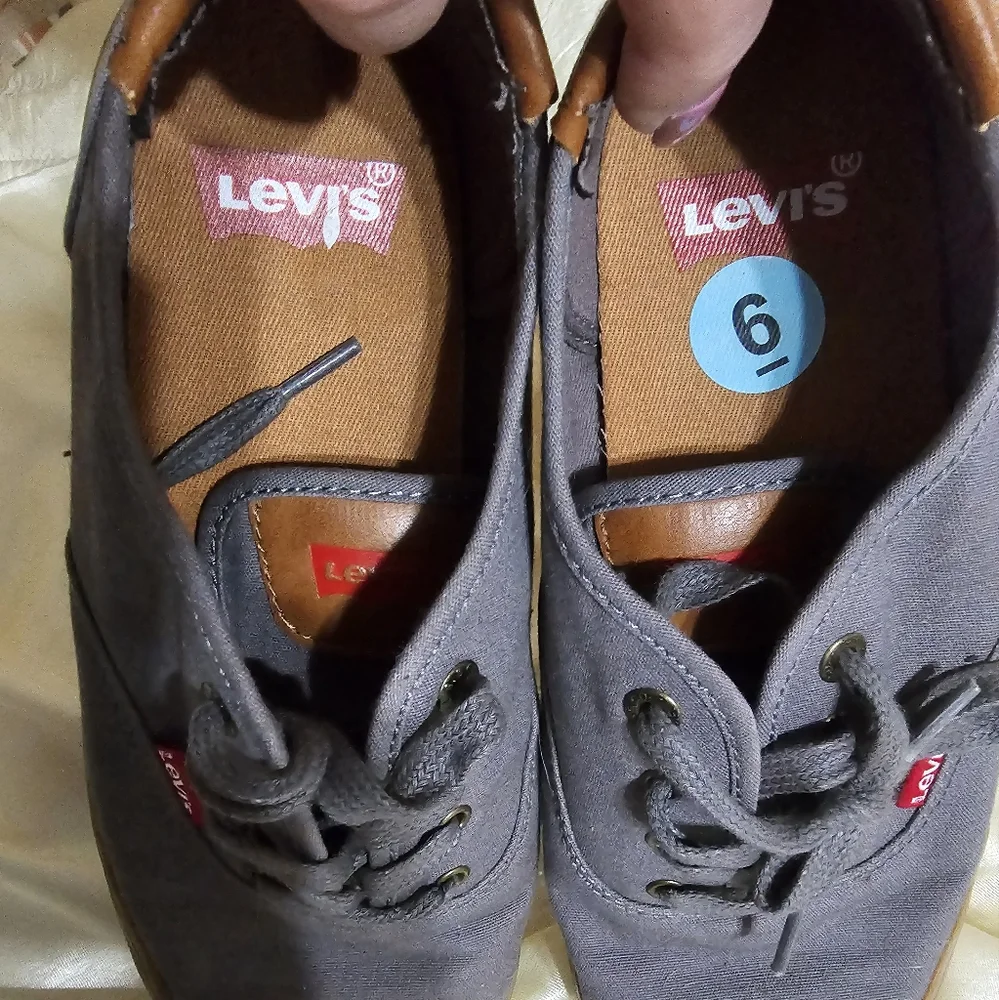 Women's Levi's Gray Sneakers, Size 6